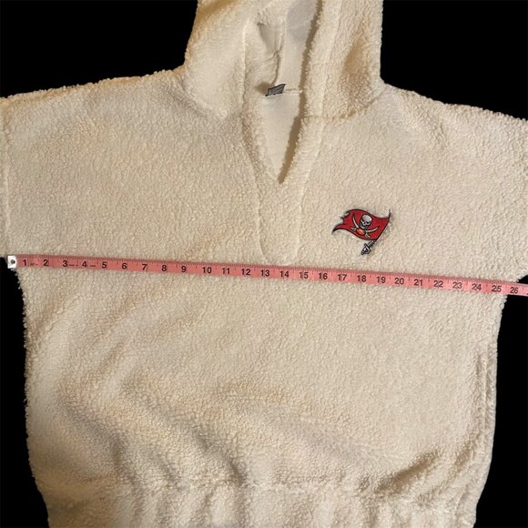 Women's Tampa Bay Buccaneers Concepts Sport Cream Fluffy Hoodie Top & Shorts Set - Picture 8 of 8